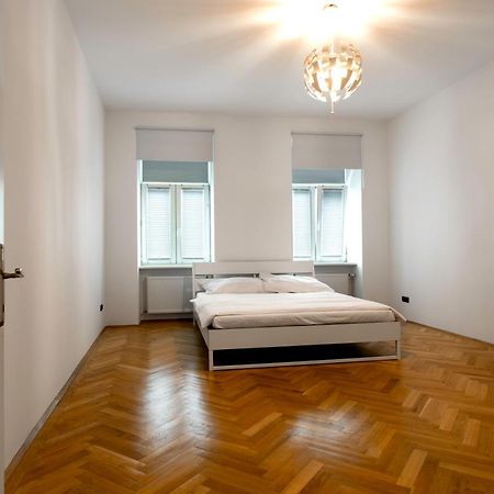 3-Bedroom Apartment In Central Вена Экстерьер фото